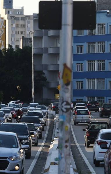 Exposição ao barulho de trânsito aumenta risco de hipertensão (TIAGO QUEIROZ/ESTADÃO CONTEÚDO - 23.3.2023)